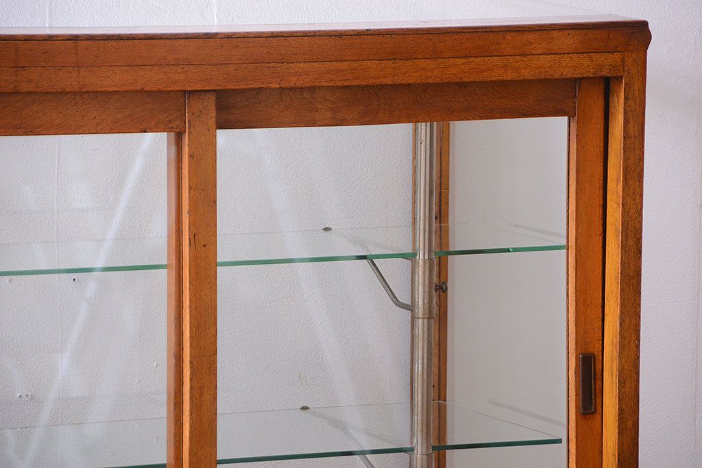 アンティーク家具　和製アンティーク　丸脚付き!古いナラ材の大きなガラスケース(ショーケース)