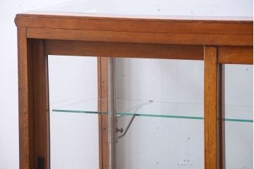 アンティーク家具　和製アンティーク　丸脚付き!古いナラ材の大きなガラスケース(ショーケース)