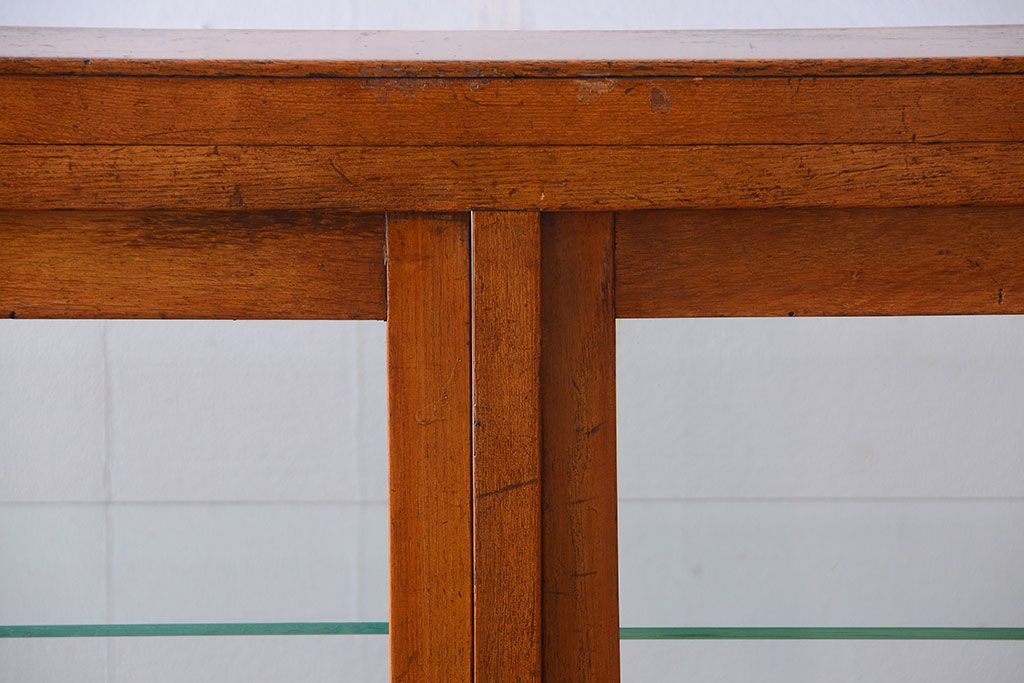 アンティーク家具　和製アンティーク　丸脚付き!古いナラ材の大きなガラスケース(ショーケース)