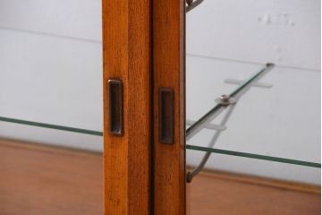 アンティーク家具　和製アンティーク　丸脚付き!古いナラ材の大きなガラスケース(ショーケース)