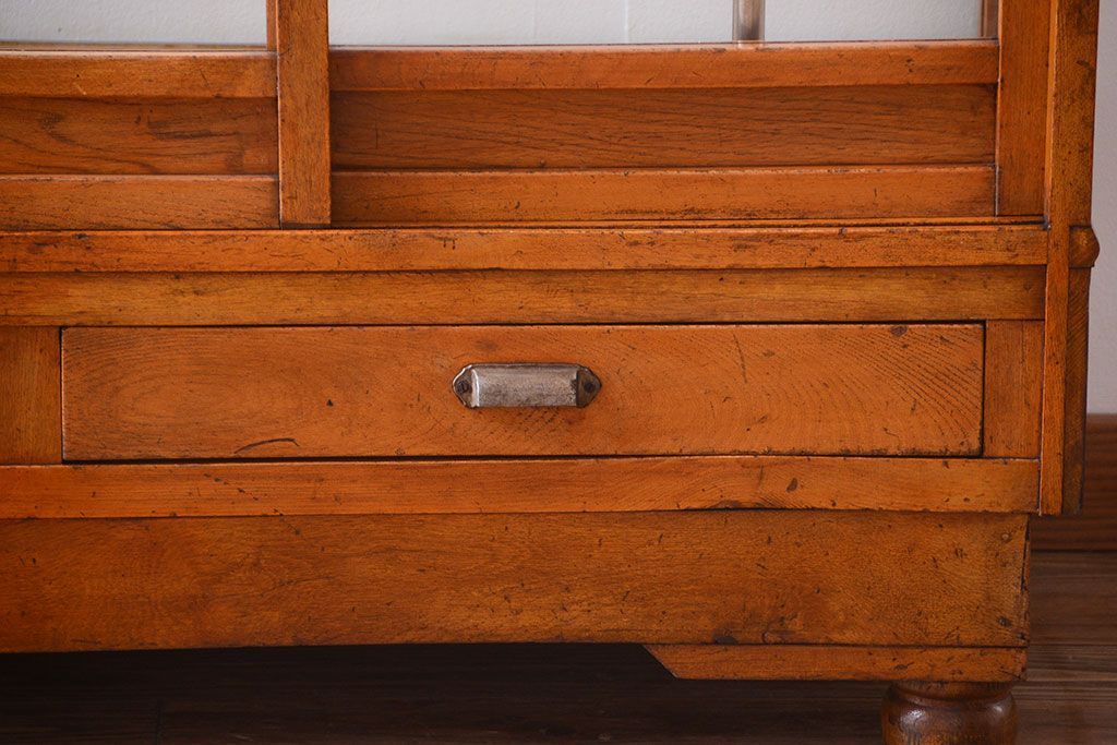 アンティーク家具　和製アンティーク　丸脚付き!古いナラ材の大きなガラスケース(ショーケース)