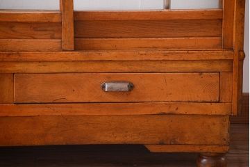 アンティーク家具　和製アンティーク　丸脚付き!古いナラ材の大きなガラスケース(ショーケース)