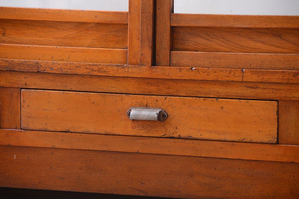 アンティーク家具　和製アンティーク　丸脚付き!古いナラ材の大きなガラスケース(ショーケース)