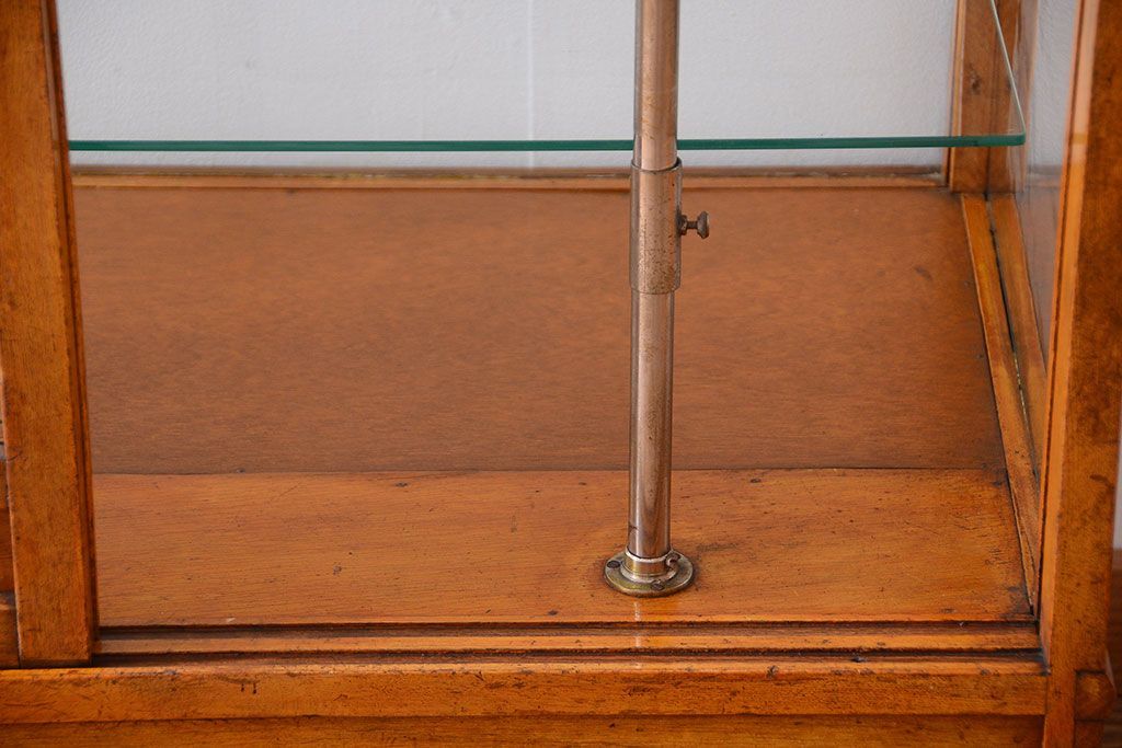 アンティーク家具　和製アンティーク　丸脚付き!古いナラ材の大きなガラスケース(ショーケース)