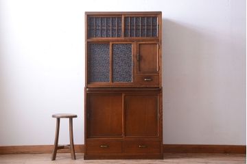 レトロ家具　昭和レトロ　作業台付き!ダイヤガラス引き戸の古いナラ材製アンティーク食器棚(カップボード)
