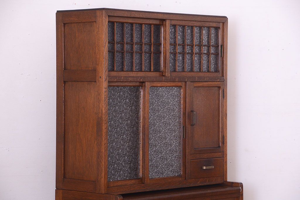 レトロ家具　昭和レトロ　作業台付き!ダイヤガラス引き戸の古いナラ材製アンティーク食器棚(カップボード)