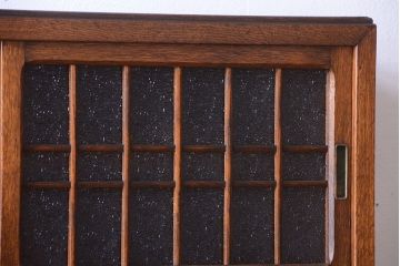 レトロ家具　昭和レトロ　作業台付き!ダイヤガラス引き戸の古いナラ材製アンティーク食器棚(カップボード)