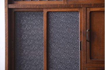 レトロ家具　昭和レトロ　作業台付き!ダイヤガラス引き戸の古いナラ材製アンティーク食器棚(カップボード)