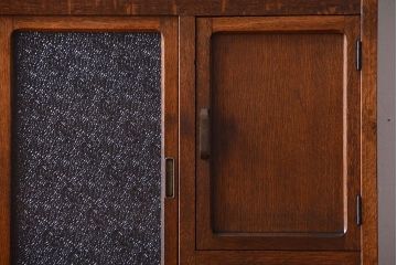 レトロ家具　昭和レトロ　作業台付き!ダイヤガラス引き戸の古いナラ材製アンティーク食器棚(カップボード)