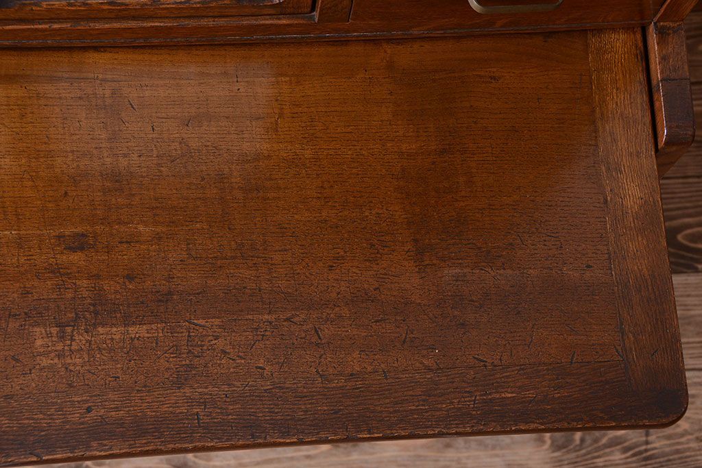 レトロ家具　昭和レトロ　作業台付き!ダイヤガラス引き戸の古いナラ材製アンティーク食器棚(カップボード)