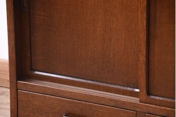 レトロ家具　昭和レトロ　作業台付き!ダイヤガラス引き戸の古いナラ材製アンティーク食器棚(カップボード)