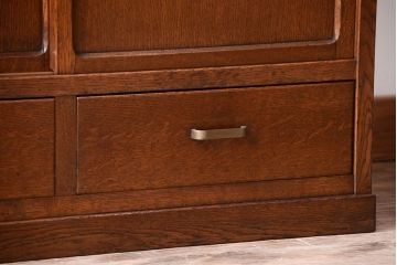 レトロ家具　昭和レトロ　作業台付き!ダイヤガラス引き戸の古いナラ材製アンティーク食器棚(カップボード)