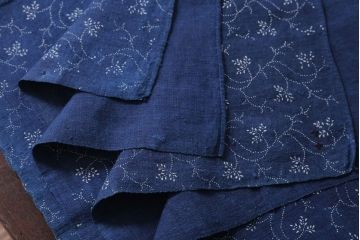 アンティーク雑貨　アンティーク　インディゴ(藍)染めハンガリーリネンのテーブルクロス(花柄)(1)