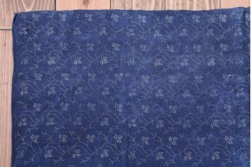 アンティーク雑貨　アンティーク　インディゴ(藍)染めハンガリーリネンのテーブルクロス(花柄)(1)