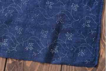 アンティーク雑貨　アンティーク　インディゴ(藍)染めハンガリーリネンのテーブルクロス(花柄)(1)