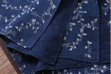 アンティーク雑貨　アンティーク　インディゴ(藍)染めハンガリーリネンのテーブルクロス(花柄)(2)