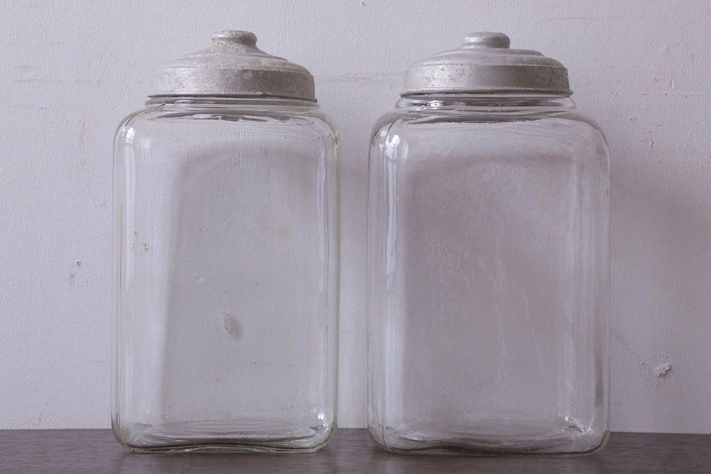 アンティーク雑貨　昭和レトロ　古い駄菓子屋のガラス瓶(ビン)2個セット