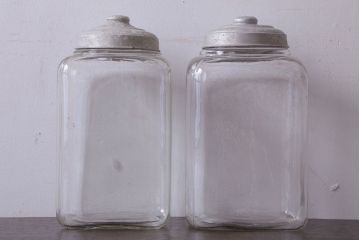 アンティーク雑貨　昭和レトロ　古い駄菓子屋のガラス瓶(ビン)2個セット