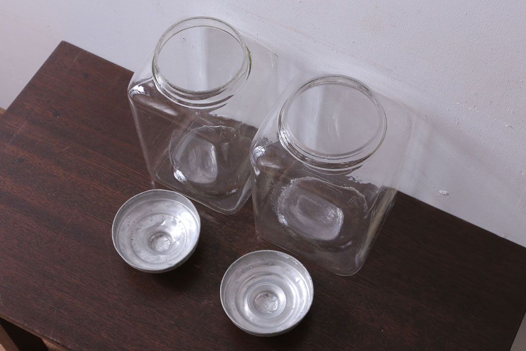 アンティーク雑貨　昭和レトロ　古い駄菓子屋のガラス瓶(ビン)2個セット