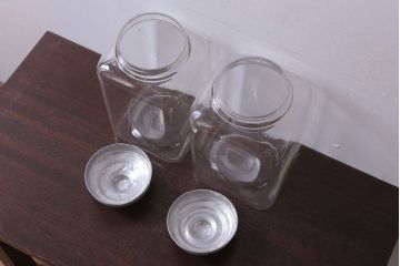 アンティーク雑貨　昭和レトロ　古い駄菓子屋のガラス瓶(ビン)2個セット