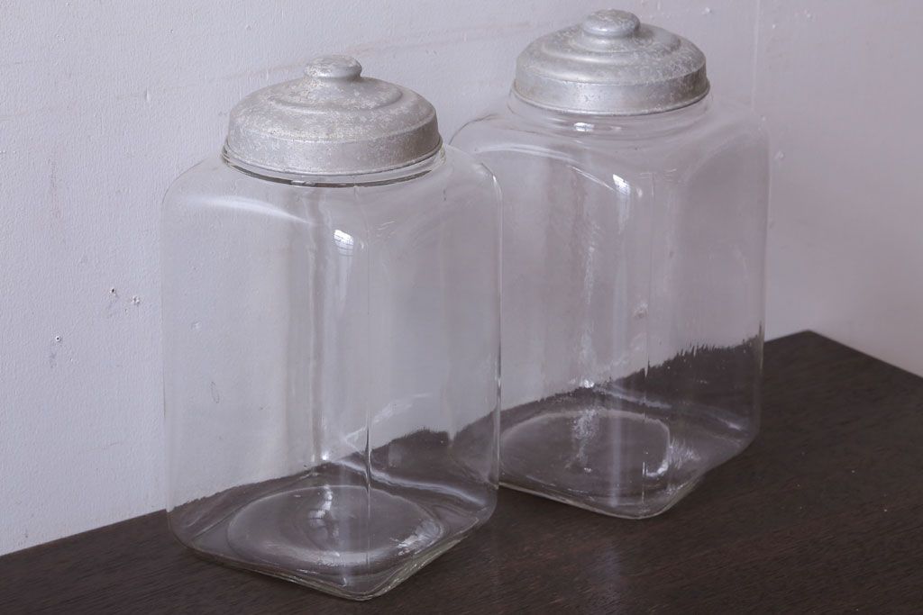 アンティーク雑貨　昭和レトロ　古い駄菓子屋のガラス瓶(ビン)2個セット