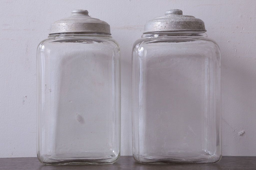 アンティーク雑貨　昭和レトロ　古い駄菓子屋のガラス瓶(ビン)2個セット