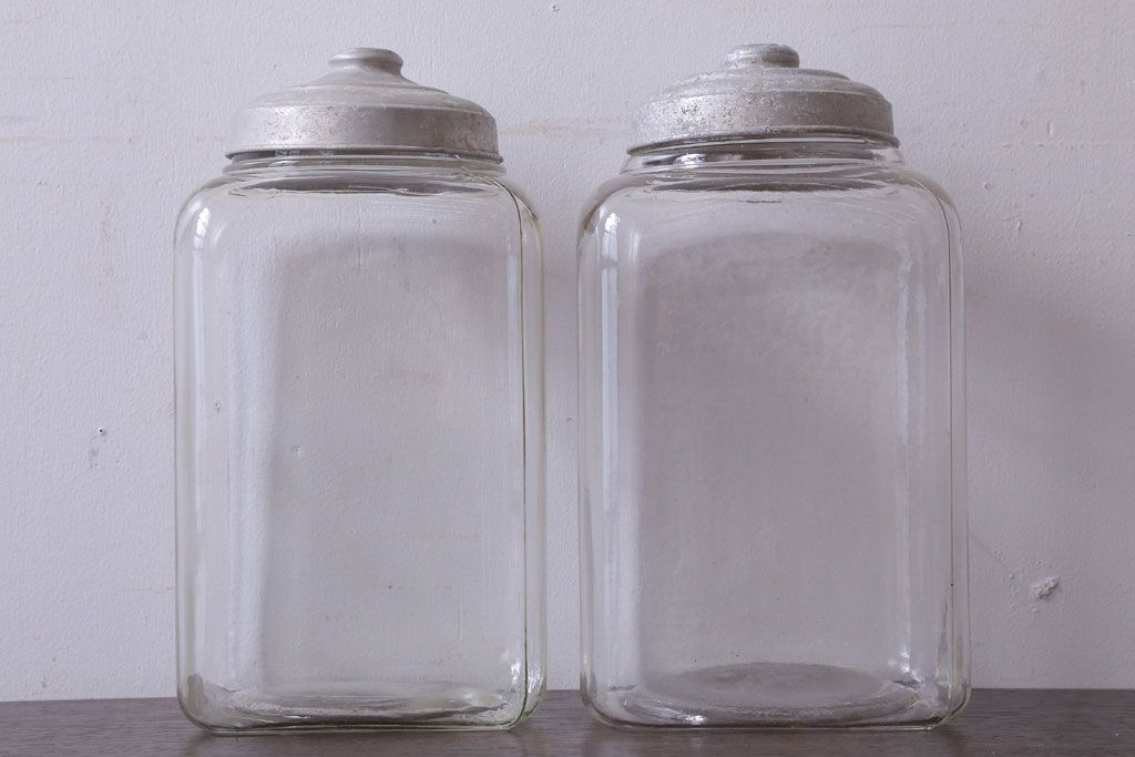 アンティーク雑貨　昭和レトロ　古い駄菓子屋のガラス瓶(ビン)2個セット