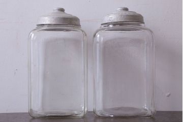 アンティーク雑貨　昭和レトロ　古い駄菓子屋のガラス瓶(ビン)2個セット