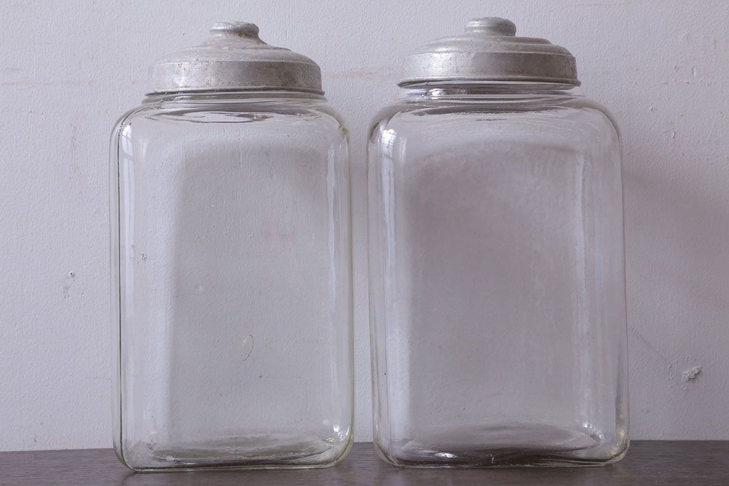 アンティーク雑貨　昭和レトロ　古い駄菓子屋のガラス瓶(ビン)2個セット