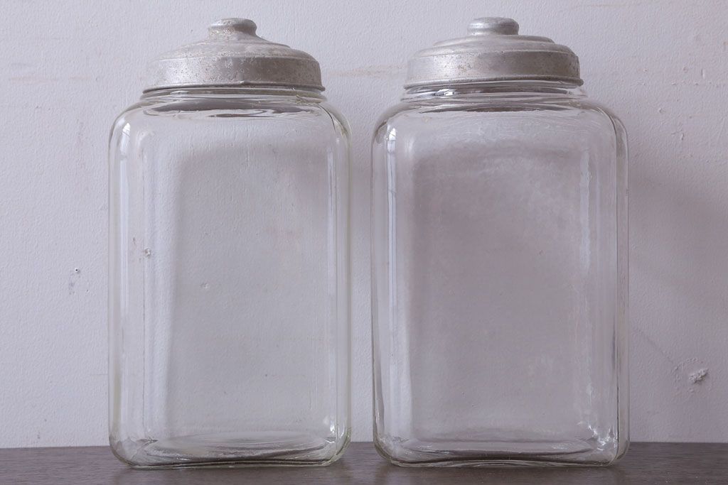 アンティーク雑貨　昭和レトロ　古い駄菓子屋のガラス瓶(ビン)2個セット