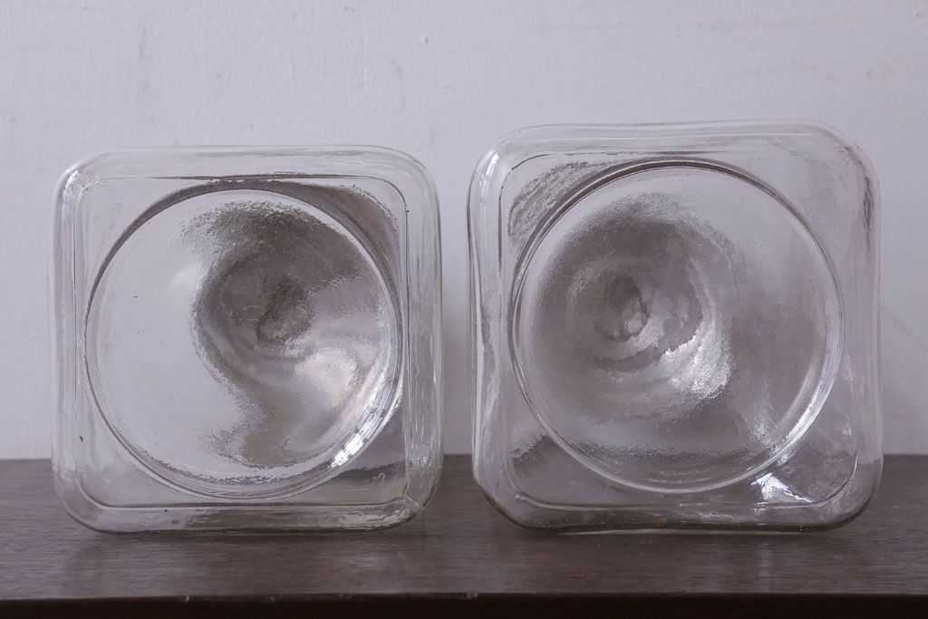 アンティーク雑貨　昭和レトロ　古い駄菓子屋のガラス瓶(ビン)2個セット