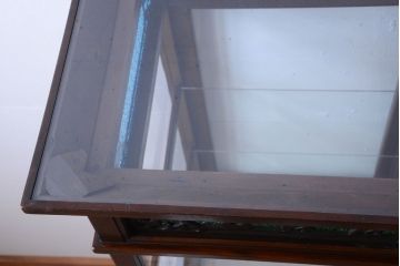 アンティーク家具　大正ロマン　脚付き!古いタバコ屋の当時物色ガラス入りアンティーク縦型ガラスケース