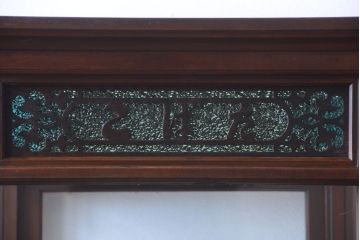 アンティーク家具　大正ロマン　脚付き!古いタバコ屋の当時物色ガラス入りアンティーク縦型ガラスケース