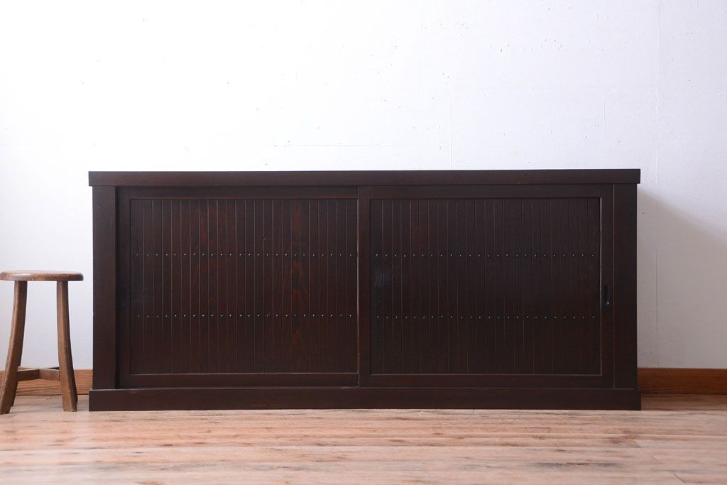 アンティーク家具　古民具・骨董　和モダンスタイル!縦桟引き戸の六尺水屋箪笥サイドボード