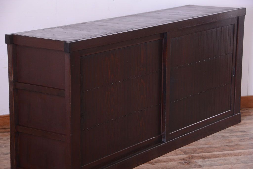 アンティーク家具　古民具・骨董　和モダンスタイル!縦桟引き戸の六尺水屋箪笥サイドボード