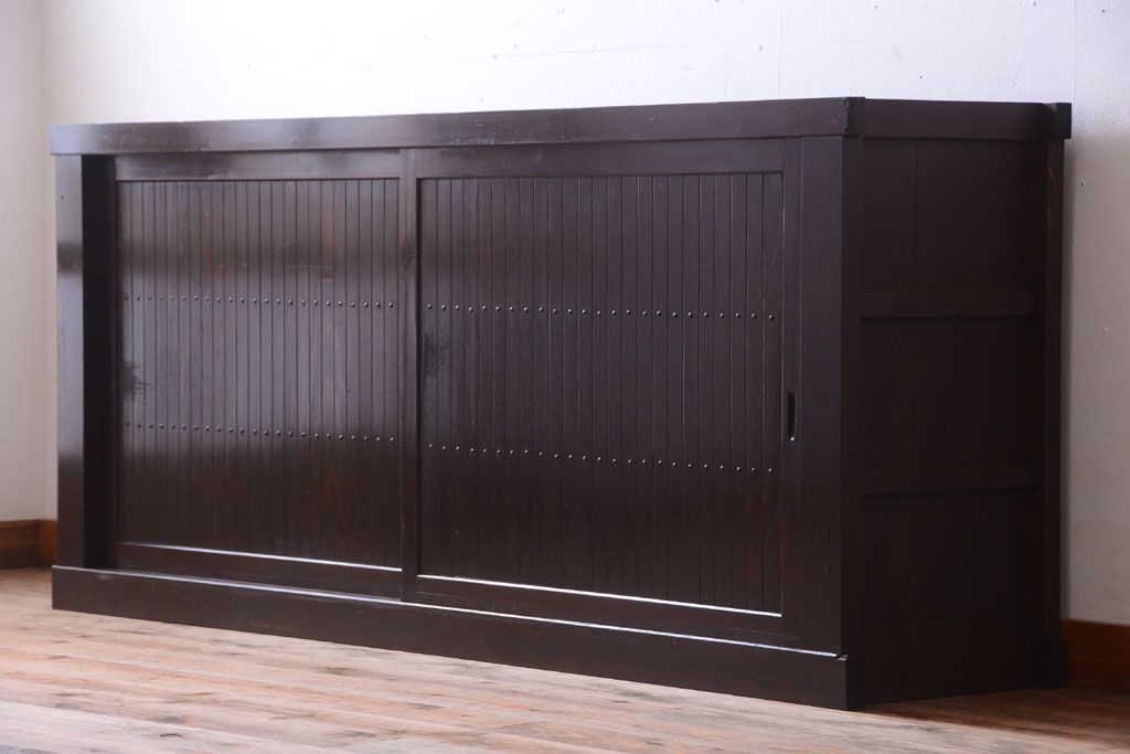 アンティーク家具　古民具・骨董　和モダンスタイル!縦桟引き戸の六尺水屋箪笥サイドボード