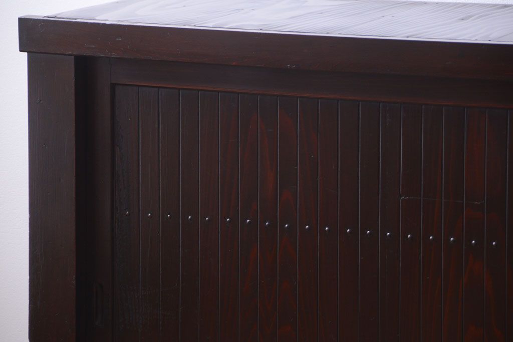 アンティーク家具　古民具・骨董　和モダンスタイル!縦桟引き戸の六尺水屋箪笥サイドボード