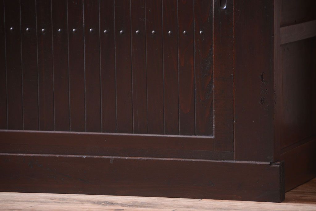 アンティーク家具　古民具・骨董　和モダンスタイル!縦桟引き戸の六尺水屋箪笥サイドボード