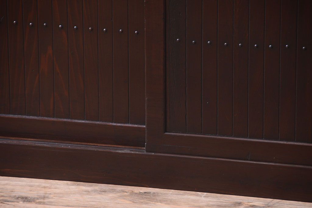 アンティーク家具　古民具・骨董　和モダンスタイル!縦桟引き戸の六尺水屋箪笥サイドボード