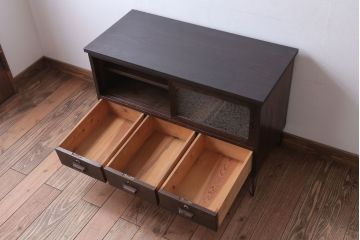 アンティーク家具　和製アンティーク　鉄脚付き!結霜ガラス引き戸のローボード