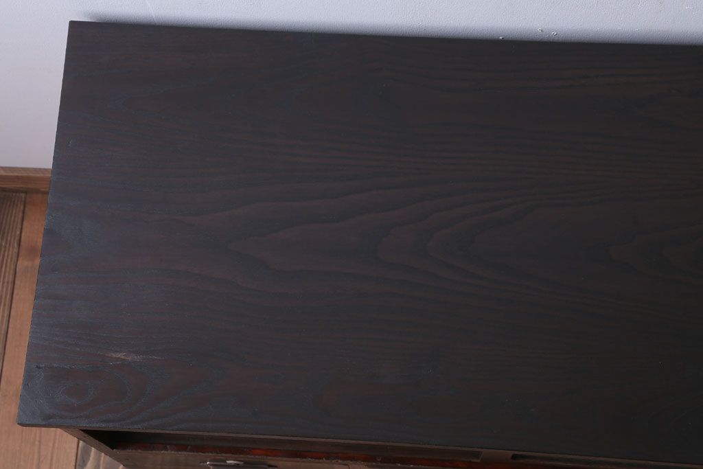 アンティーク家具　和製アンティーク　鉄脚付き!結霜ガラス引き戸のローボード