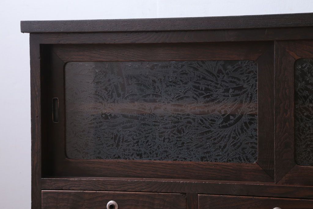 アンティーク家具　和製アンティーク　鉄脚付き!結霜ガラス引き戸のローボード