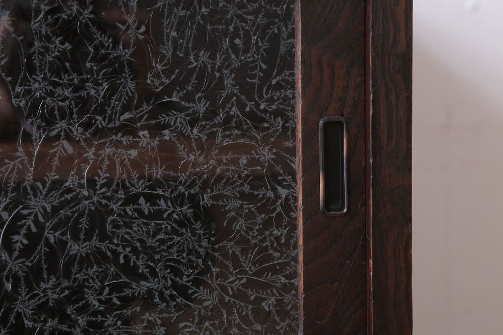 アンティーク家具　和製アンティーク　鉄脚付き!結霜ガラス引き戸のローボード