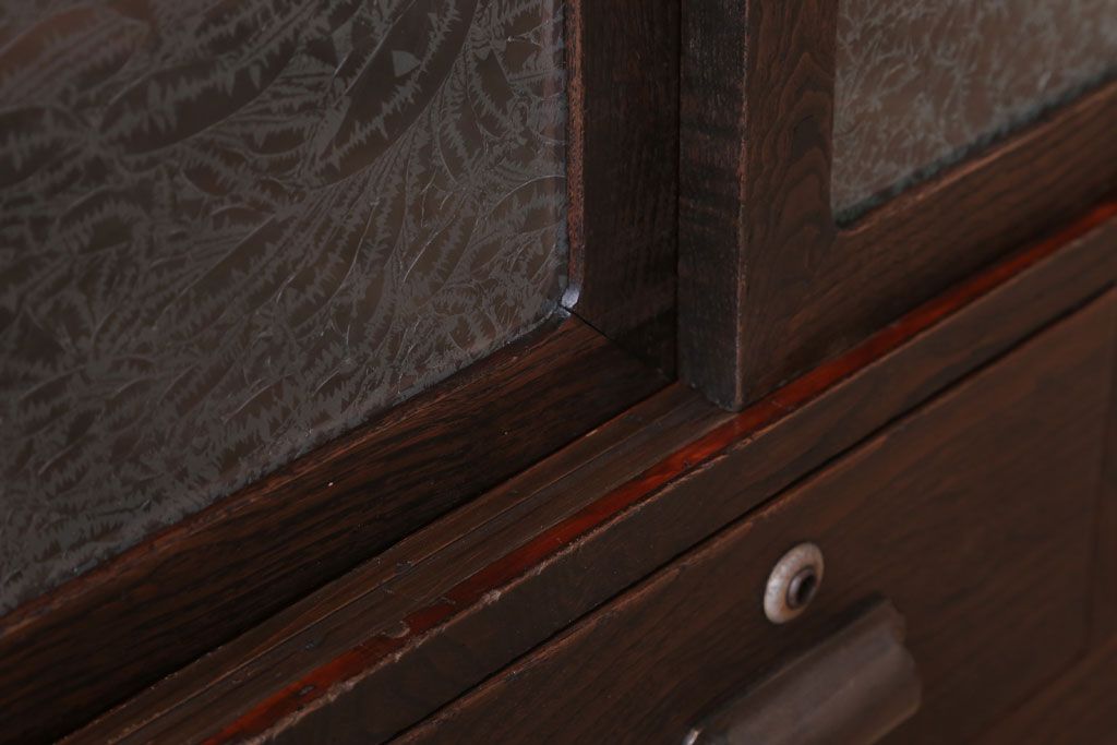 アンティーク家具　和製アンティーク　鉄脚付き!結霜ガラス引き戸のローボード