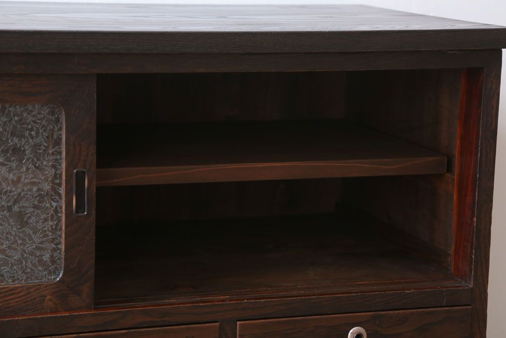 アンティーク家具　和製アンティーク　鉄脚付き!結霜ガラス引き戸のローボード