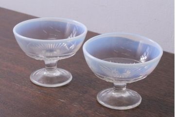 アンティーク雑貨　昭和レトロ　乳白色縁の氷コップ2個セット(プレスガラス)(1)