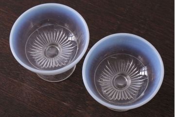 アンティーク雑貨　昭和レトロ　乳白色縁の氷コップ2個セット(プレスガラス)(1)