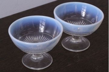 アンティーク雑貨　昭和レトロ　乳白色縁の氷コップ2個セット(プレスガラス)(1)