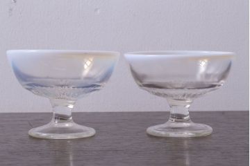 アンティーク雑貨　昭和レトロ　乳白色縁の氷コップ2個セット(プレスガラス)(2)
