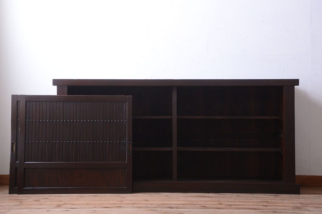 アンティーク家具　古民具・骨董　和モダンスタイル!縦桟引き戸の水屋箪笥サイドボード(2)